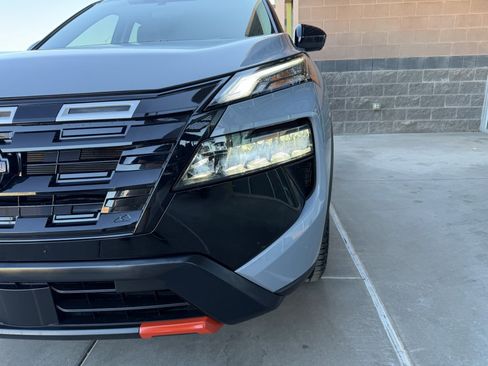 Used 2025 Nissan Rogue SV image 11