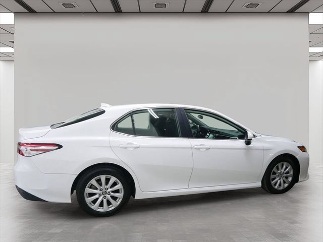 Used 2019 Toyota Camry LE FWD image 6
