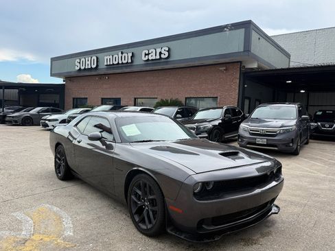 Used 2022 Dodge Challenger R/T w/ Driver Convenience Group RWD image 3