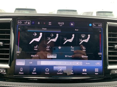 Used 2025 Chrysler Pacifica Limited FWD image 31