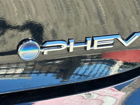 Used 2025 Toyota Prius Plug-In Hybrid image 28
