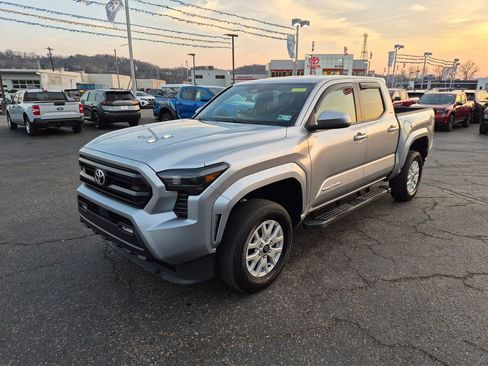 Used 2024 Toyota Tacoma SR5 image 9