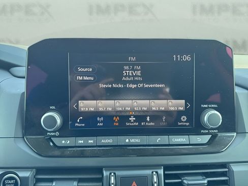 Used 2024 Nissan Pathfinder S image 16