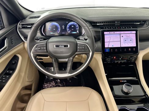 Used 2023 Jeep Grand Cherokee Limited w/ Black Appearance Package image 22