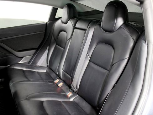 Used 2020 Tesla Model 3 Standard Range Plus image 24