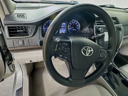 Used 2016 Toyota Camry LE image 11