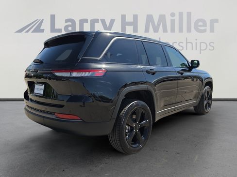 New 2026 Jeep Grand Cherokee Limited w/ Limited Altitude Package AWD/4WD image 5