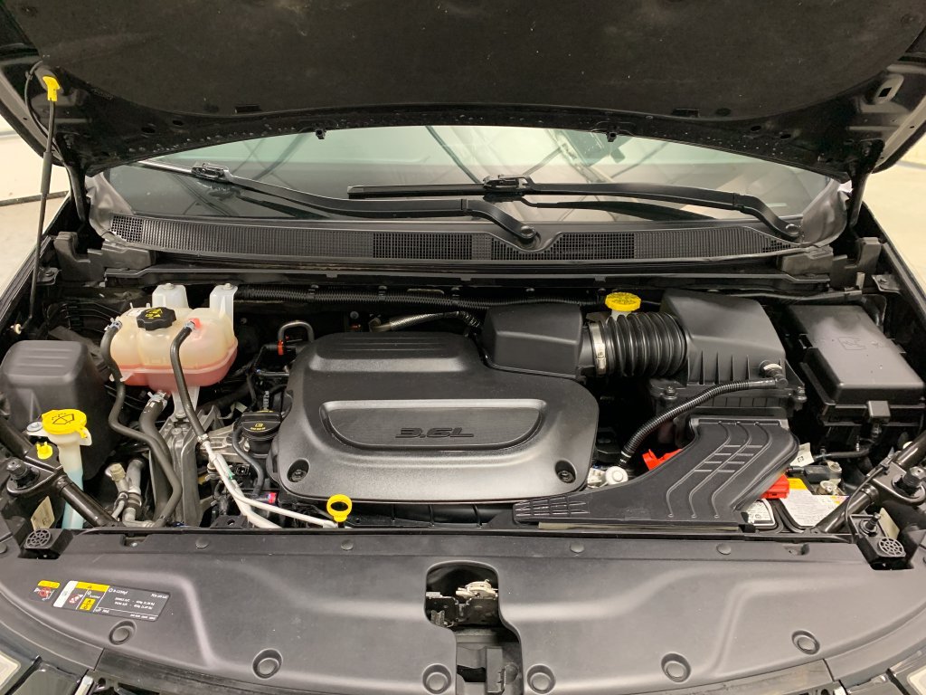 Used 2023 Chrysler Pacifica Touring-L w/ Uconnect Theater Family Group AWD/4WD image 16