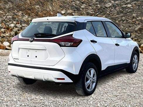 Used 2022 Nissan Kicks S image 2