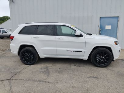 Used 2017 Jeep Grand Cherokee Altitude
