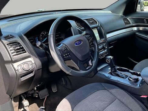 Used 2018 Ford Explorer XLT w/ Equipment Group 201A AWD/4WD image 18