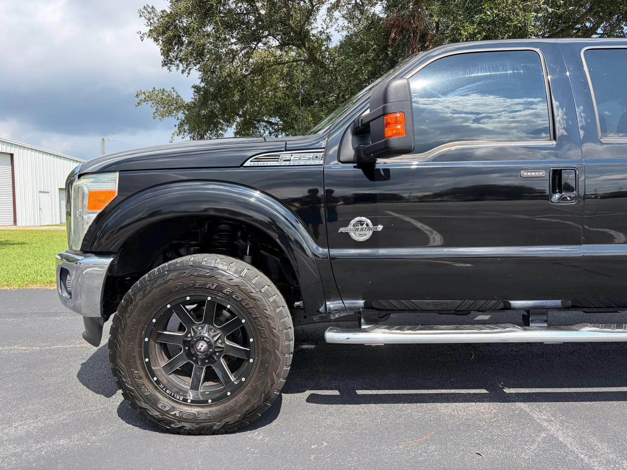 Used 2011 Ford F350 Lariat w/ Lariat Ultimate Pkg AWD/4WD image 3