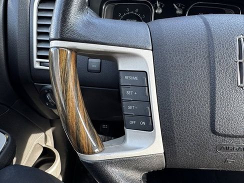 Used 2010 Lincoln MKX AWD image 25