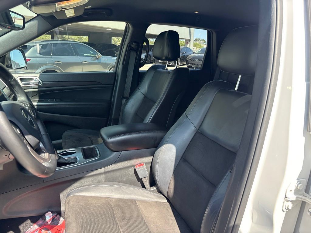 Used 2020 Jeep Grand Cherokee Altitude RWD image 13