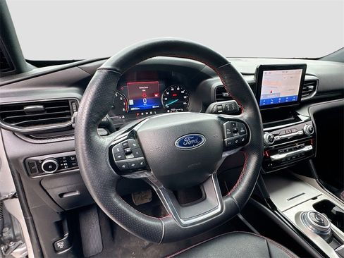 Used 2023 Ford Explorer ST-Line w/ Class IV Trailer Tow Package image 11