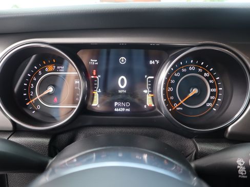 Used 2020 Jeep Wrangler Unlimited Sahara AWD/4WD image 17