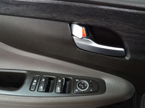 Used 2019 Hyundai Santa Fe SE w/ Cargo Package FWD image 9