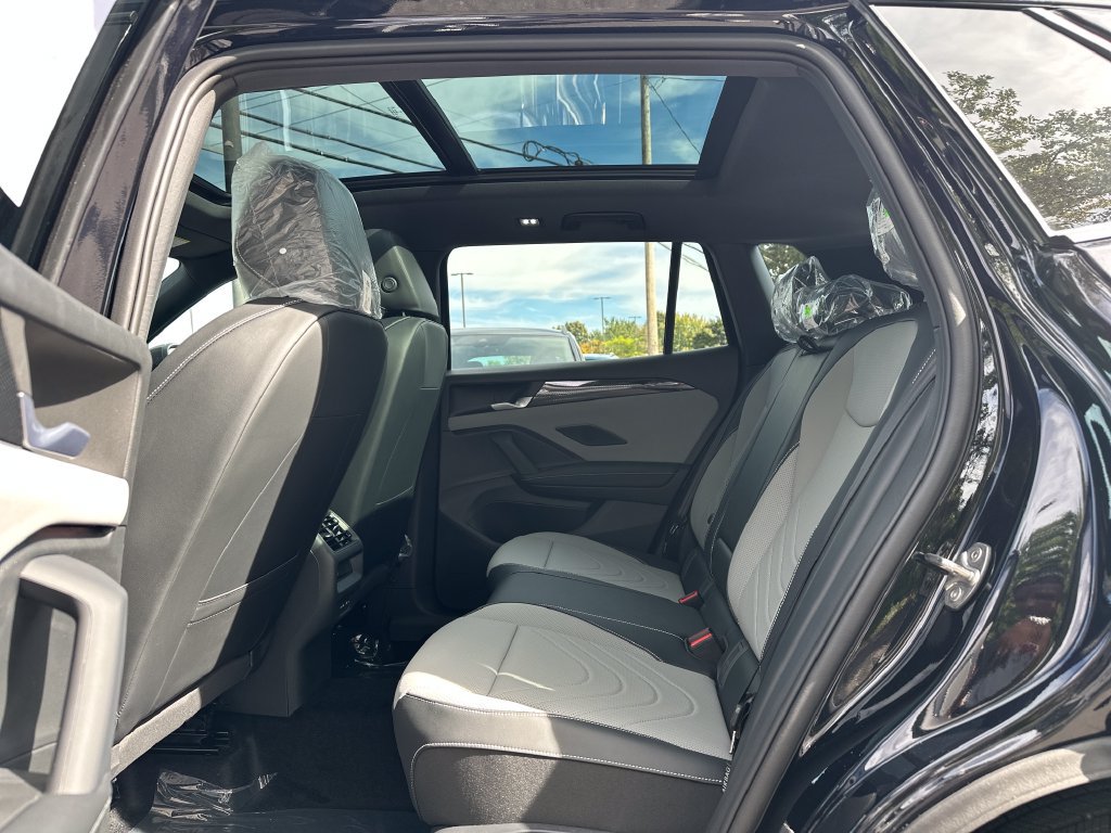 New 2026 Volkswagen Tiguan SE R-Line AWD/4WD image 18