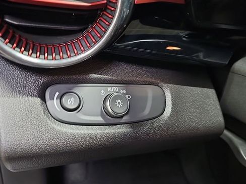 New 2025 Chevrolet Trax RS w/ Sunroof Package image 18