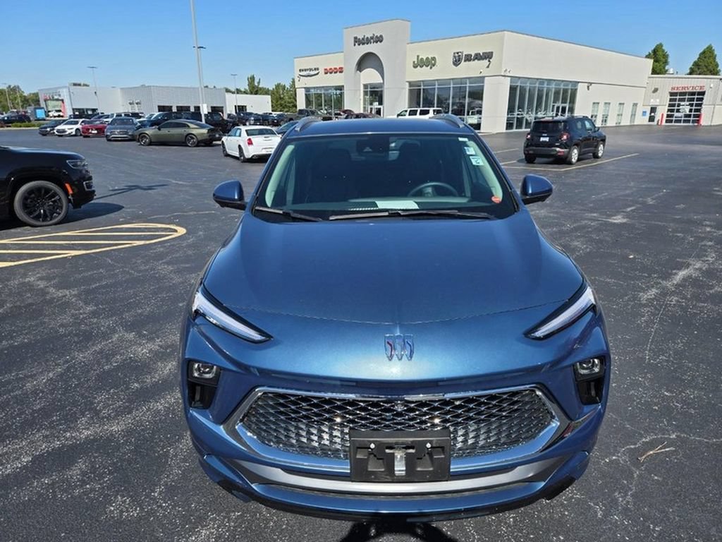 Used 2025 Buick Encore GX Avenir w/ Avenir Technology Package FWD image 2
