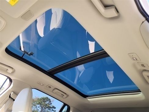 Certified 2025 Volvo XC90 T8 Plus w/ Protection Package Premier image 18