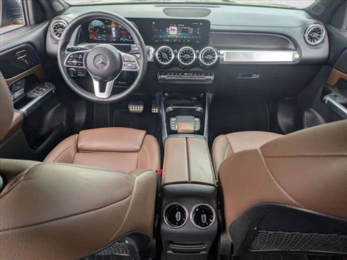 Used 2022 Mercedes-Benz GLB 250 4MATIC image 17