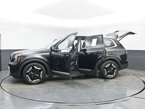 Used 2024 Kia Telluride EX w/ EX Captain's Chair Package AWD/4WD image 56
