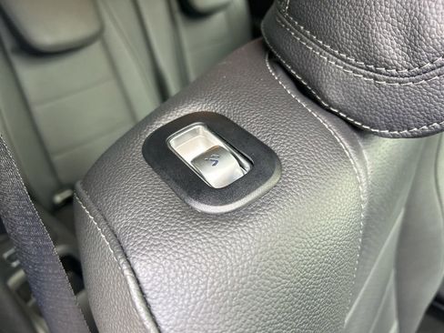 Used 2023 Mercedes-Benz GLS 450 4MATIC image 49