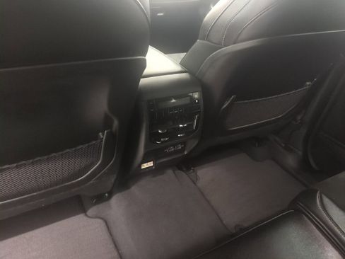 Used 2024 Jeep Grand Cherokee L Laredo image 12