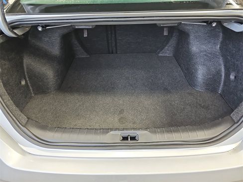 Used 2024 Nissan Altima 2.5 SV image 12