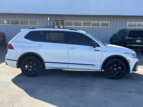 Used 2023 Volkswagen Tiguan SE R-Line image 2
