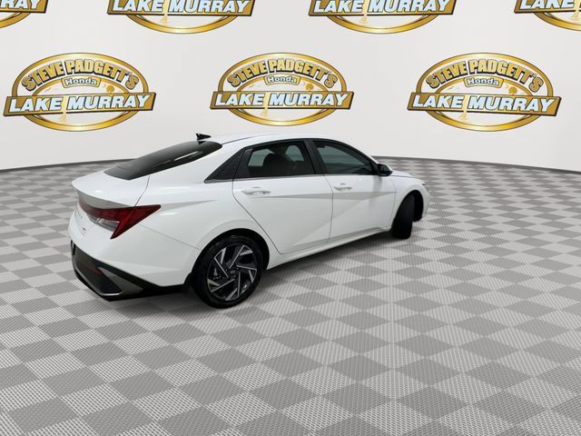 Used 2025 Hyundai Elantra Limited FWD image 4