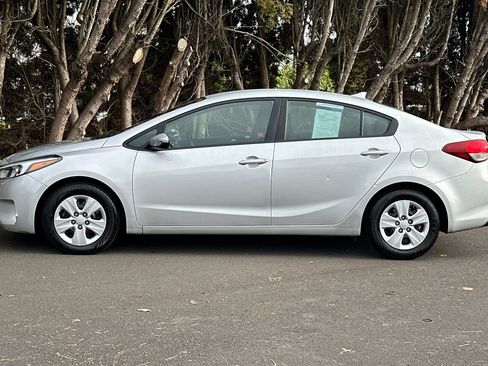Used 2018 Kia Forte LX image 7