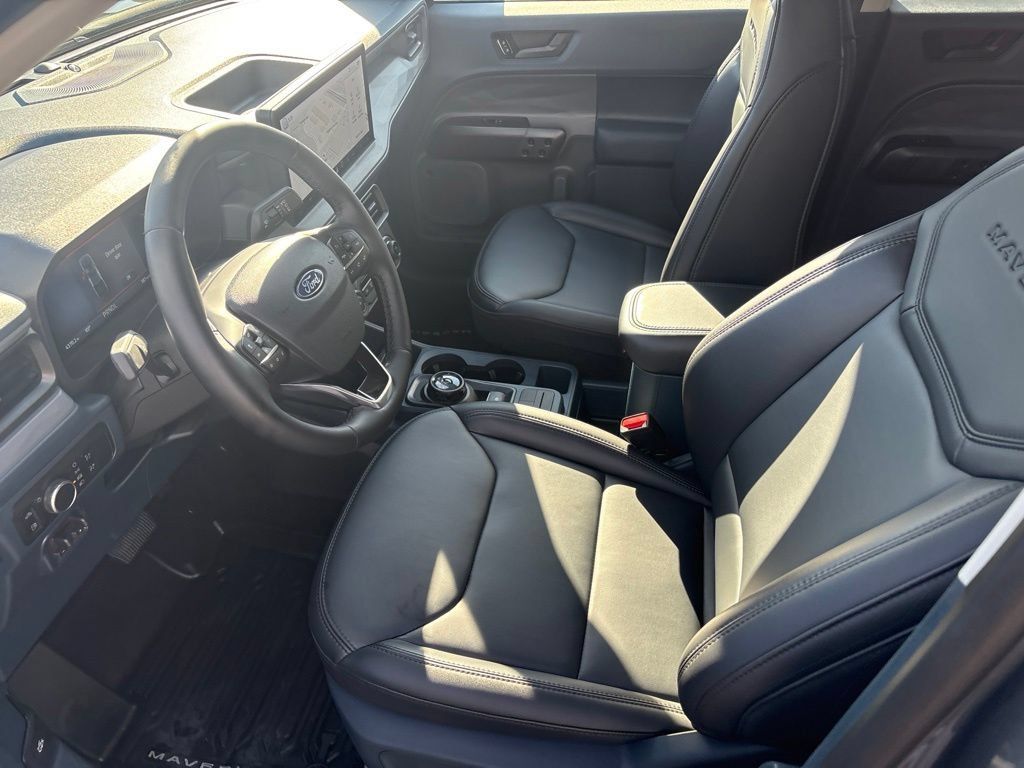 Used 2025 Ford Maverick Lariat w/ Black Appearance Package AWD/4WD image 16