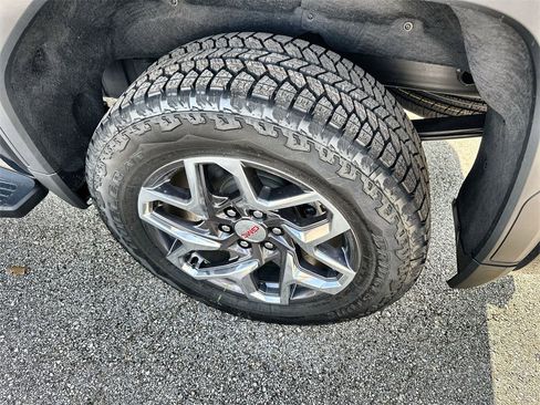 New 2026 GMC Sierra 1500 SLT image 12