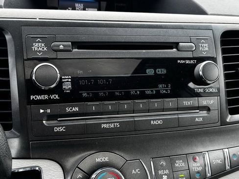 Used 2013 Toyota Sienna XLE image 13