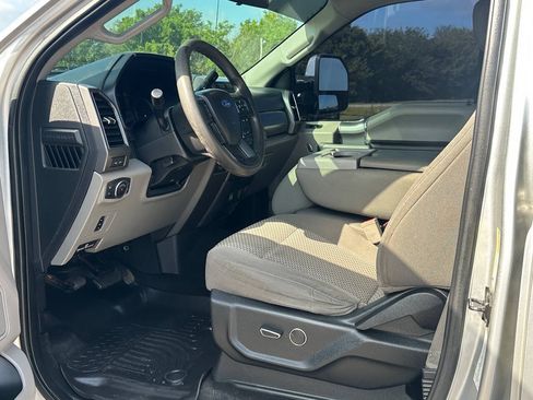 Used 2019 Ford F250 XLT w/ XLT Premium Package AWD/4WD image 21