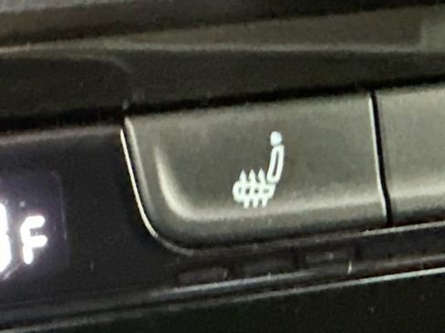 Used 2024 Volkswagen Taos SE image 17