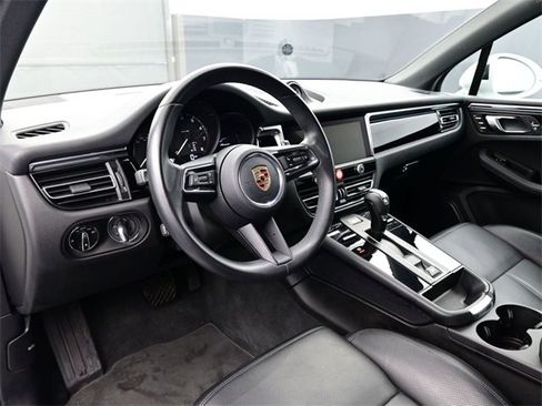 Used 2024 Porsche Macan image 4