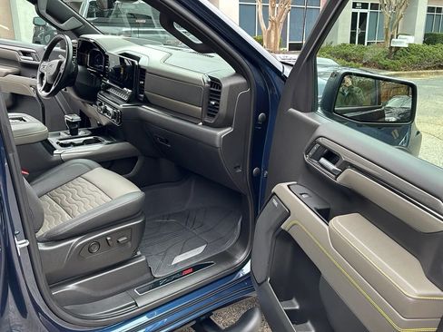 Used 2022 Chevrolet Silverado 1500 ZR2 w/ Technology Package image 19