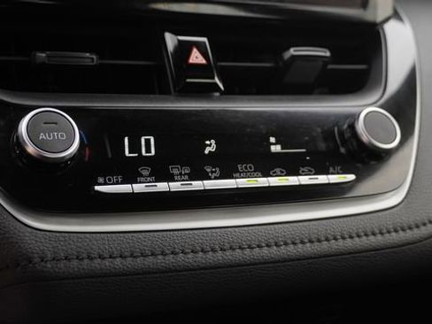 Used 2024 Toyota Corolla SE w/ SE Premium Package FWD image 22