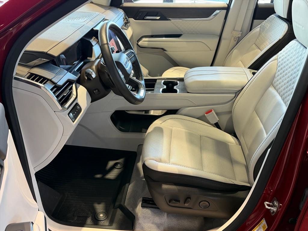 Used 2025 GMC Acadia Denali w/ LPO, Floor Liner Package AWD/4WD image 10