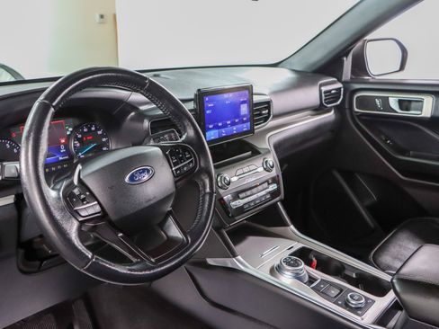 Used 2020 Ford Explorer XLT w/ Equipment Group 202A AWD/4WD image 22