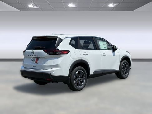 Used 2026 Nissan Rogue SV FWD image 7