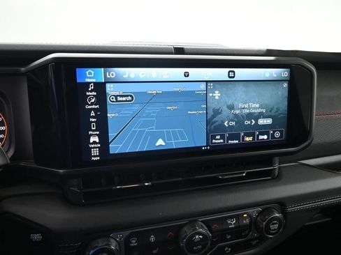 Used 2025 Jeep Wrangler Unlimited Rubicon AWD/4WD image 14