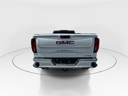 Used 2022 GMC Sierra 1500 AT4 w/ Technology Package AWD/4WD image 7
