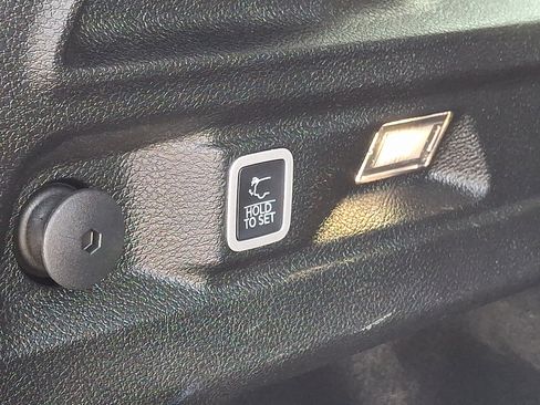 Used 2021 Jeep Grand Cherokee L Laredo w/ Luxury Tech Group I image 31