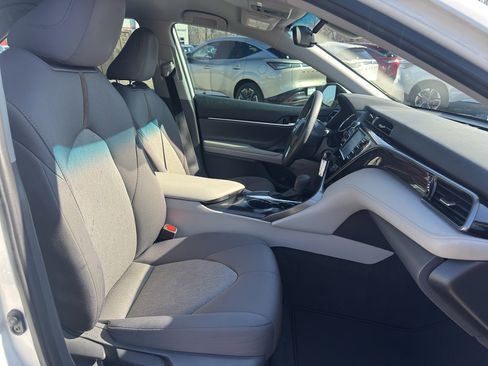 Used 2020 Toyota Camry LE image 16