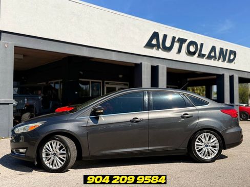 Used 2017 Ford Focus Titanium FWD image 5