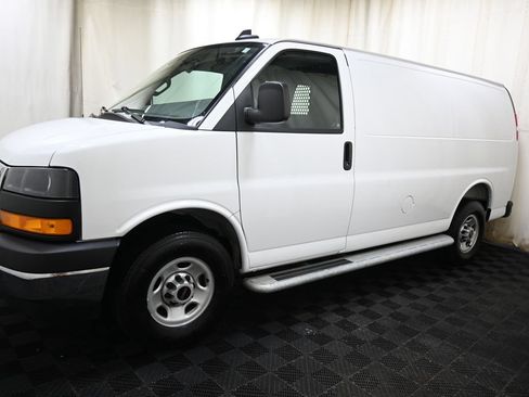 Used 2025 GMC Savana 2500 w/ Driver Convenience Package RWD image 5